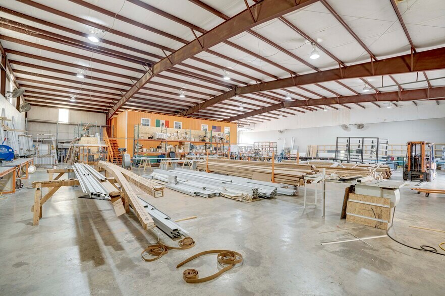 More Photos Of 11578 Airway Blvd, Roanoke Warehouse For Sale