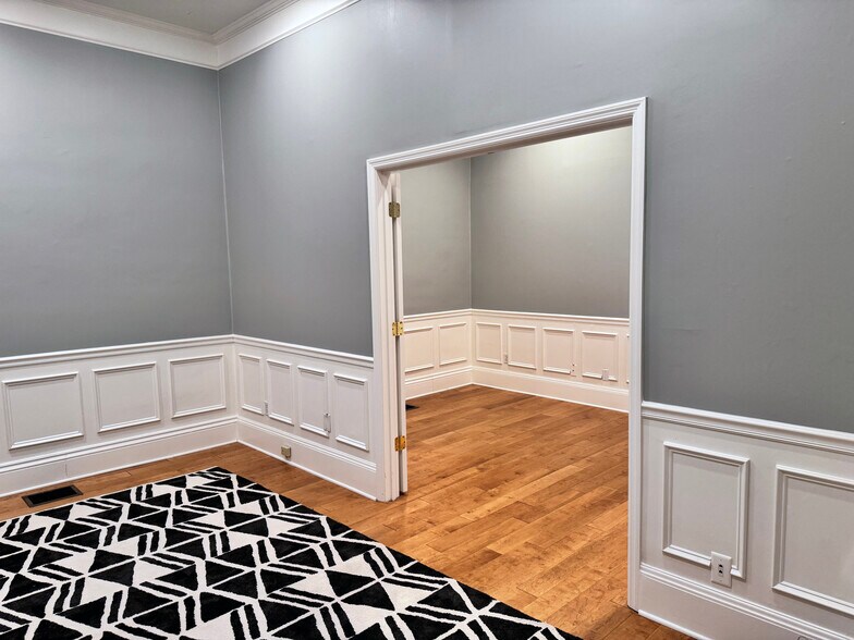 More Photos Of 407 Main St, Franklin Office For Lease