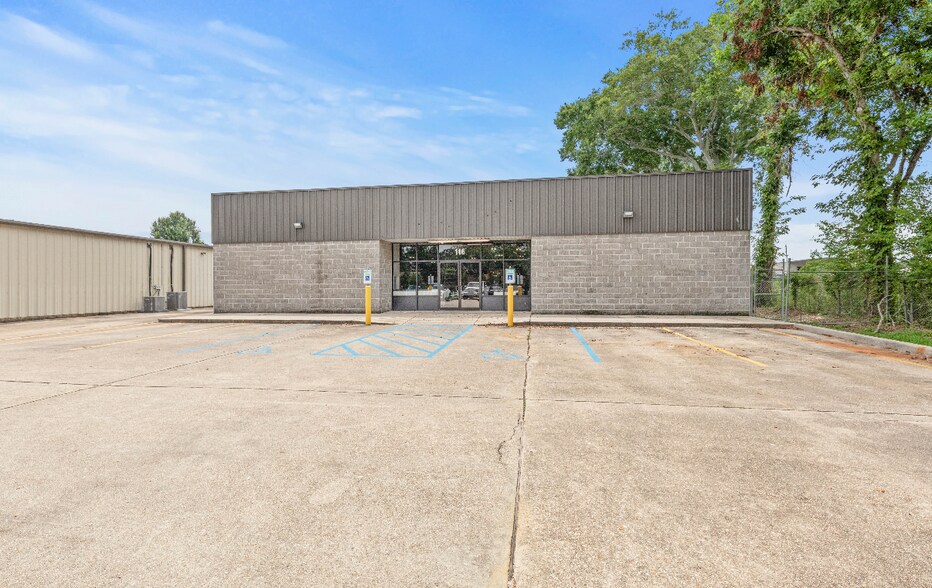 Primary Photo Of 116 Eunice St, Lafayette Industrial For Sale