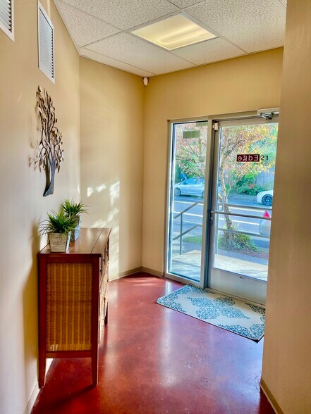 More Photos Of 3829-3843 NE Tillamook St, Portland Office For Lease