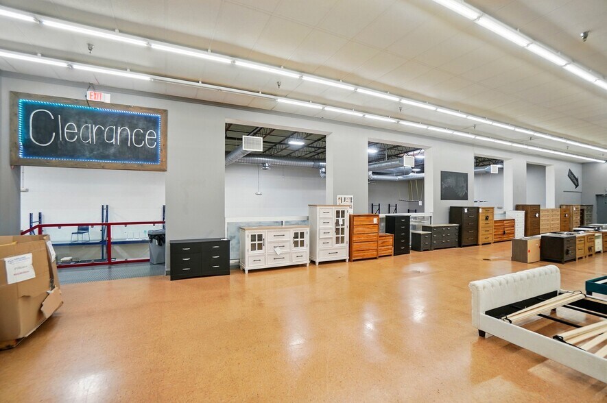 More Photos Of 50 Eswin St, Cincinnati Freestanding For Sale