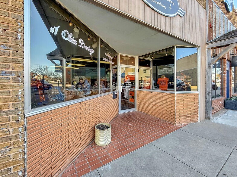 More Photos Of 114 W Broadway Ave, Elk City Storefront For Sale