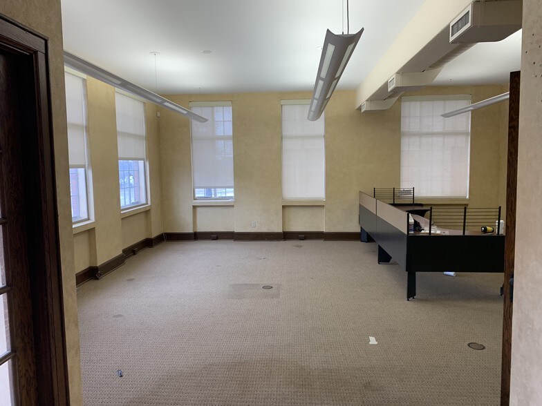 More Photos Of 612 New Hampshire St, Lawrence Office For Lease