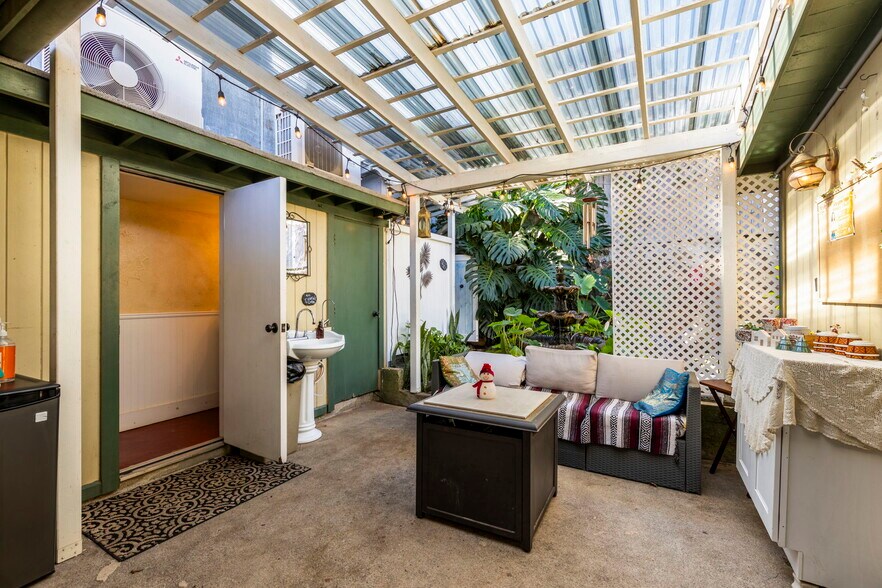 More Photos Of 145 N Market St, Wailuku Storefront Retail Residential For Sale