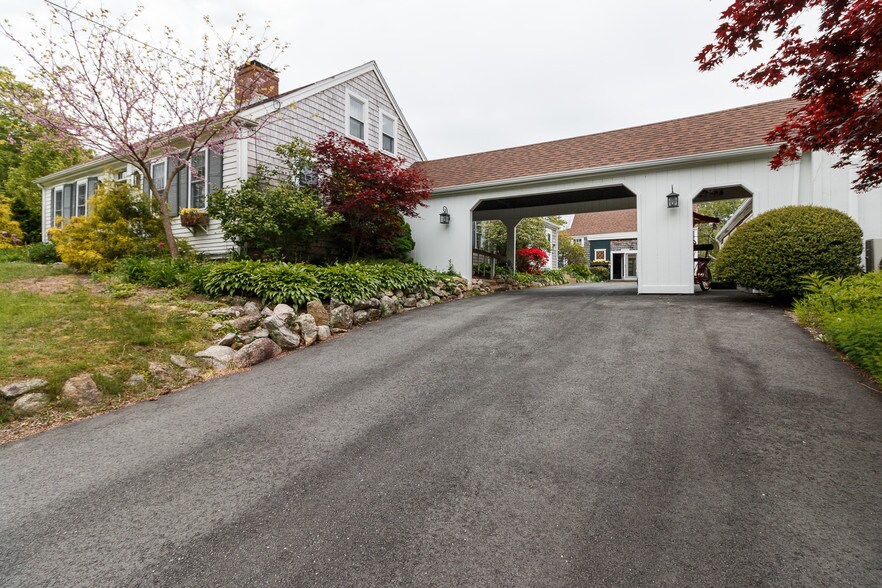 More Photos Of 2504 Main St, West Barnstable Hotel For Sale