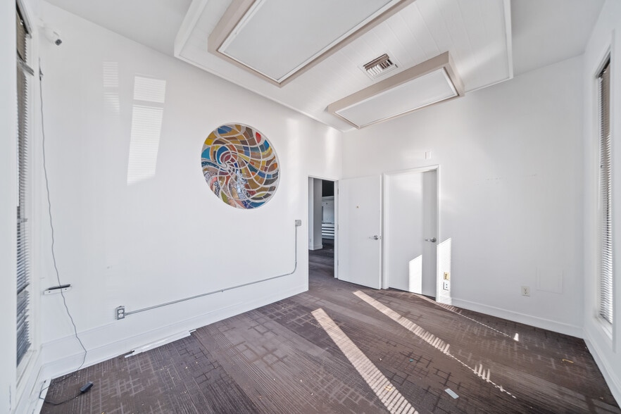 More Photos Of 1755 E Lakeside Dr, Bullhead City Bank For Sale