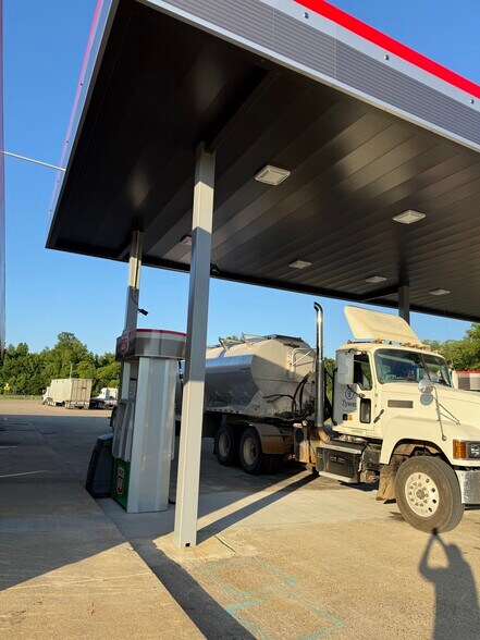 More Photos Of 407 Highway 27 Byp, Nashville Service Station For Sale