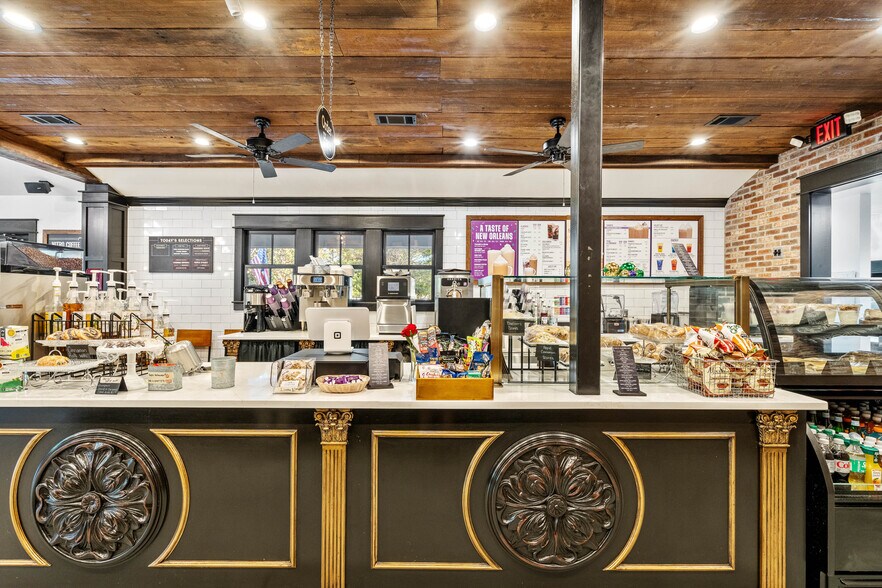 More Photos Of 8026 E Main St, Ridgeland General Retail For Sale