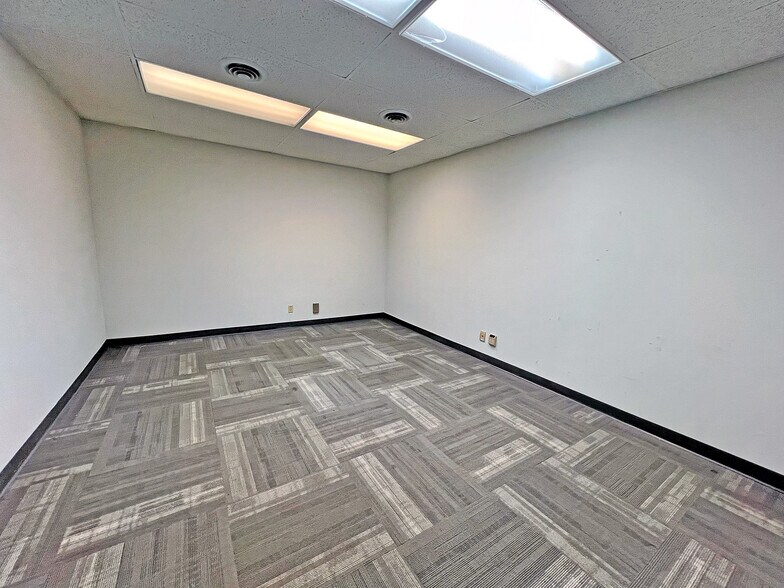 More Photos Of 65 S 65th St, Belleville Office For Sale