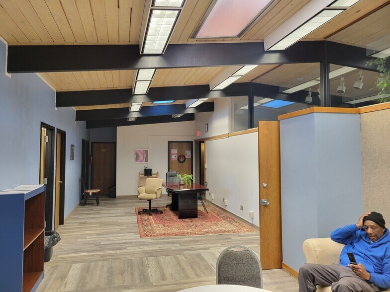 More Photos Of 6830 W Villard Ave, Milwaukee Office For Sale