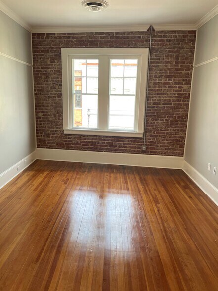 More Photos Of 121-129 N Main St, Mooresville Storefront Retail Office For Lease