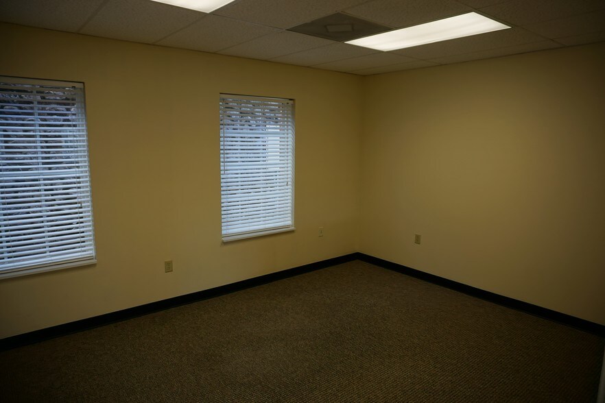 More Photos Of 430 Montbrook Ln, Knoxville Office For Sale