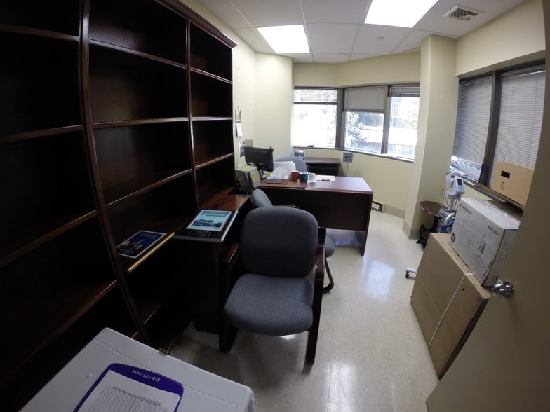 More Photos Of 1 School St, Glen Cove Office For Lease