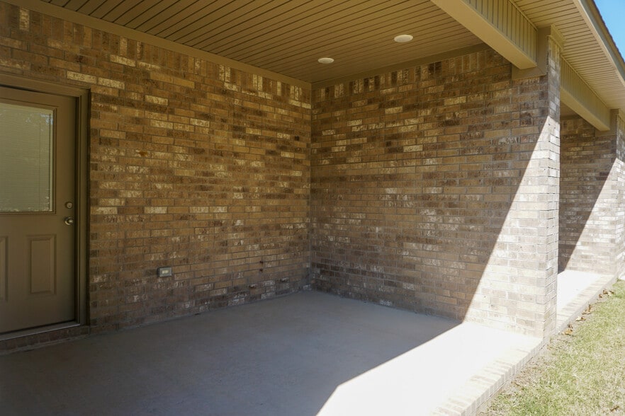 More Photos Of 404 W Matthews St, Brookland Apartments For Sale