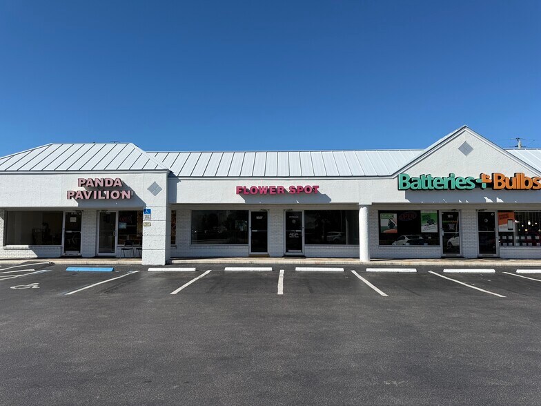 Primary Photo Of 1801-1841 Tamiami Trl N, Naples General Retail For Lease