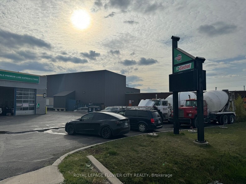More Photos Of 355 Rexdale Blvd, Toronto Auto Repair For Sale
