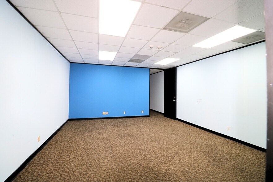 More Photos Of 6100 Corporate Dr, Houston Medical For Sale