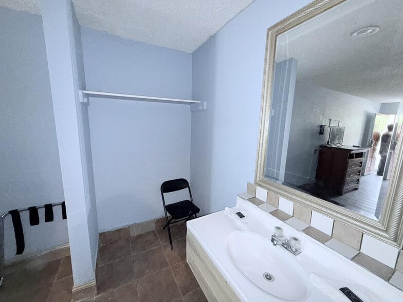 More Photos Of 1131 Austin Hwy, San Antonio Hotel For Sale