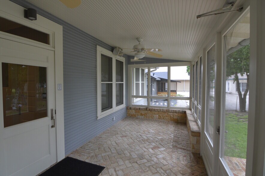 More Photos Of 117 Rosewood Ave, Boerne Storefront Retail Office For Sale