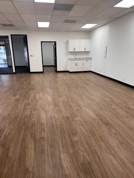 More Photos Of 20655 S Western Ave, Torrance Research And Development For Lease
