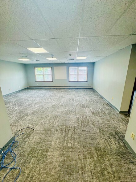 More Photos Of 985 Farmington Ave, Bristol Office For Lease