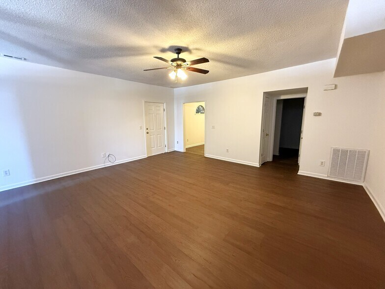 More Photos Of 207 W Main St, Mayodan Storefront Retail Residential For Sale