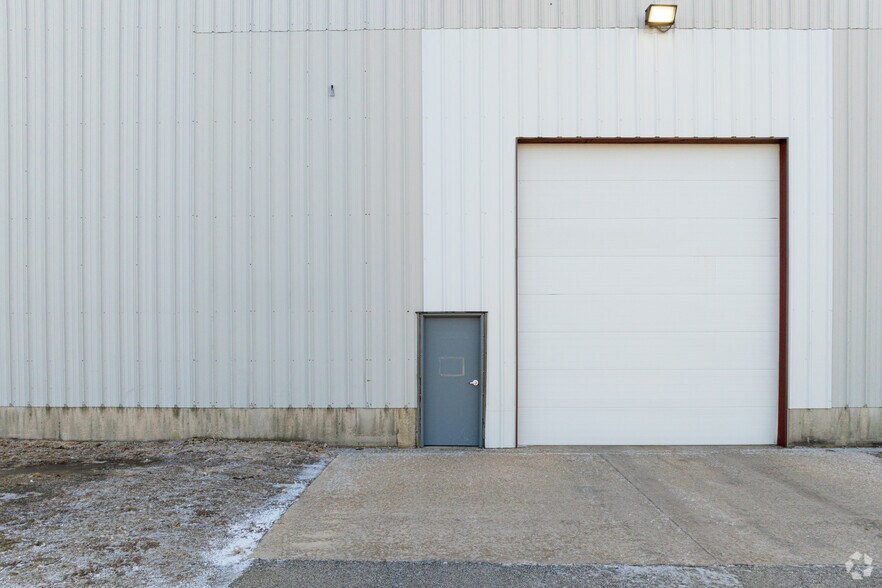 More Photos Of 2605 Davis Rd, Kokomo Warehouse For Lease