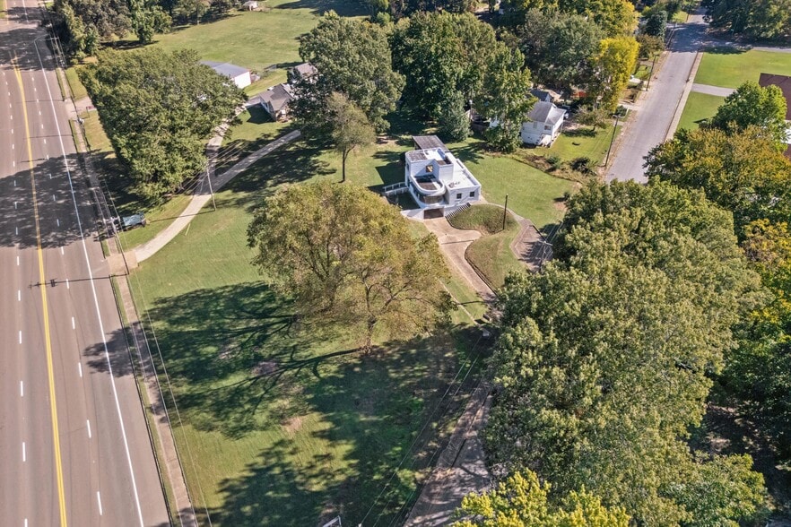 More Photos Of 3590 Thomas St, Memphis Office For Sale