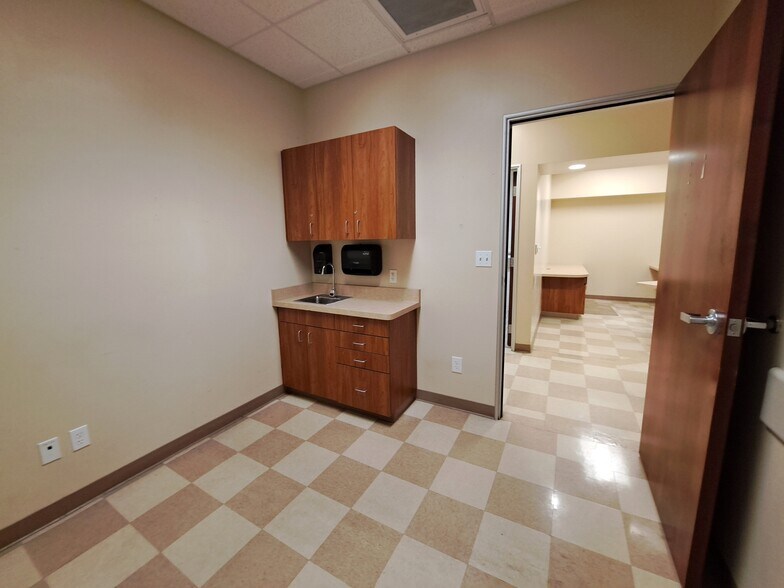 More Photos Of 9900 Stockdale Hwy, Bakersfield Medical For Sale