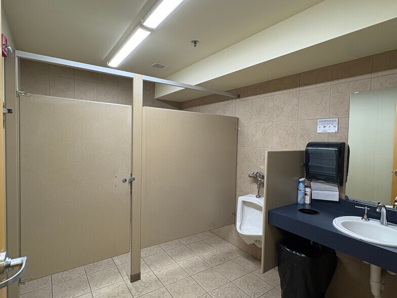 More Photos Of 2 W 1st St, Duluth Storefront For Sale