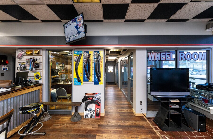 More Photos Of 447 Ossie Davis Pky, Waycross Auto Dealership For Sale