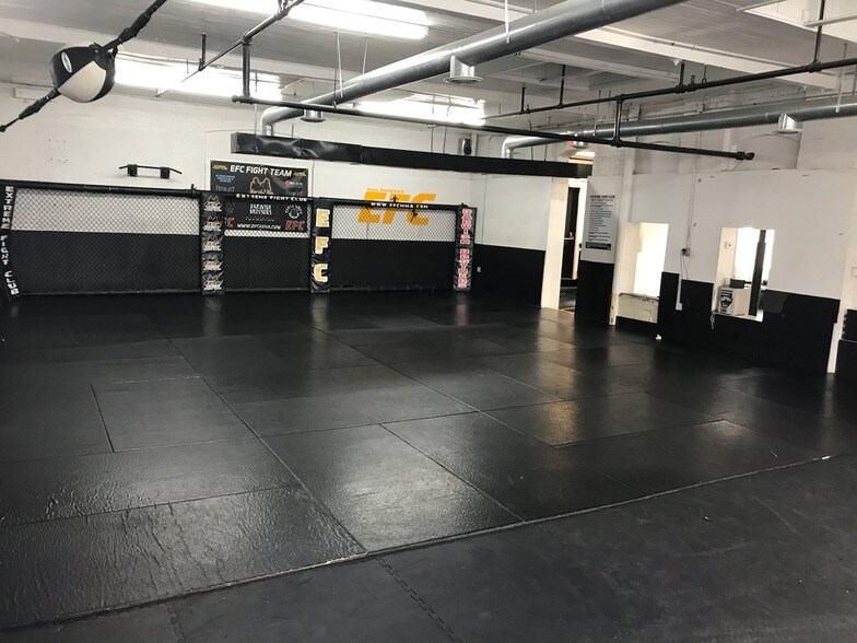 More Photos Of 10 Squirrelwood Rd, Woodland Park Warehouse For Lease