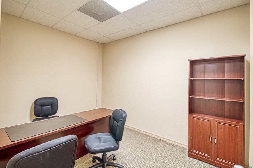 More Photos Of 4857 Palm Beach Blvd, Fort Myers Office For Lease