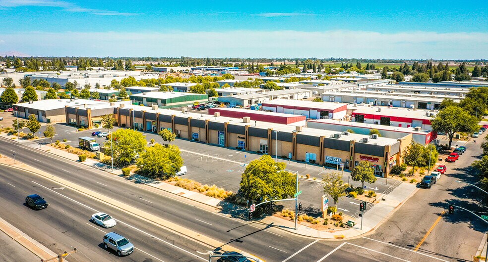 More Photos Of 5816 E Shields Ave, Fresno Warehouse For Lease