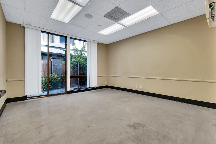 More Photos Of 550 N Golden Circle Dr, Santa Ana Office For Lease