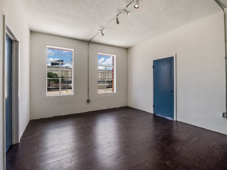 More Photos Of 4118 Fannin St, Houston Storefront For Sale