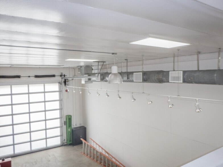 More Photos Of 4565 Santa Monica Blvd, Los Angeles Showroom For Sale