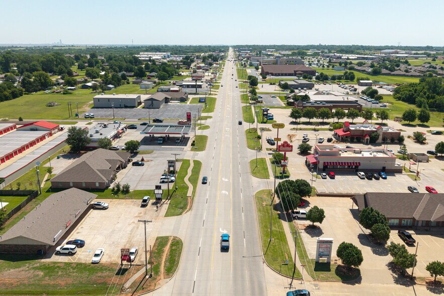 More Photos Of 543 E Ok-152, Mustang Office For Sale