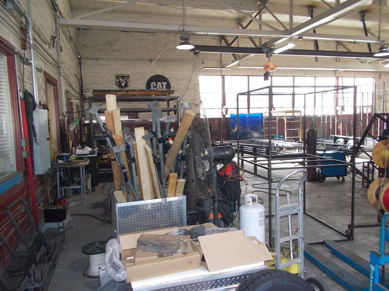 More Photos Of 225 W Hill St, Thomson Industrial For Sale