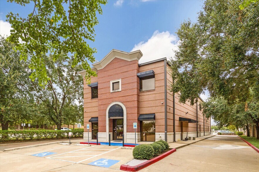More Photos Of 15140 Southwest Fwy, Sugar Land Office For Sale