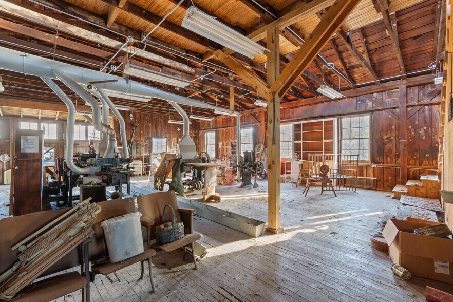 More Photos Of 75 Center St, Eureka Springs General Retail For Sale