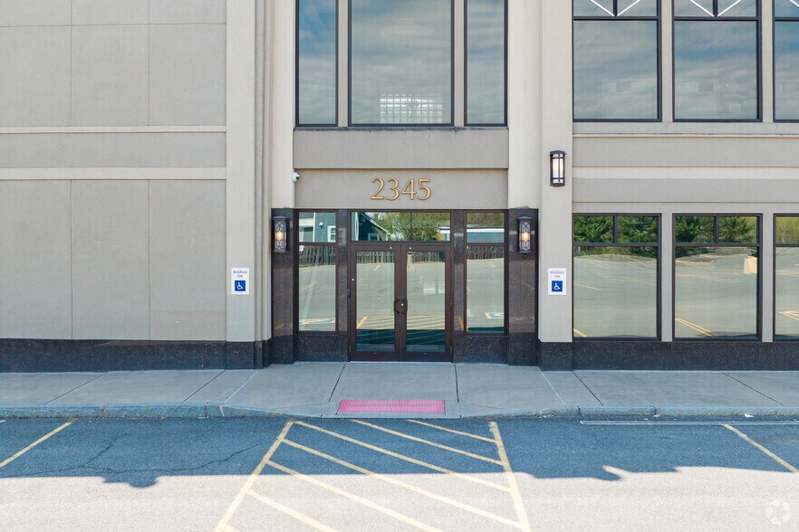 More Photos Of 2363 James St, Syracuse Storefront Retail Office For Lease