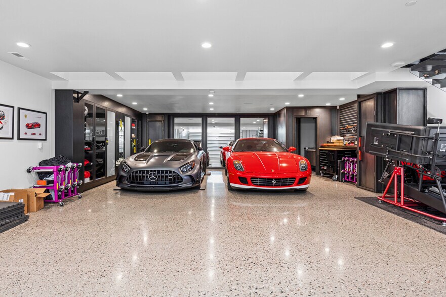 More Photos Of 135 W Speed Way, Pontiac Showroom For Sale