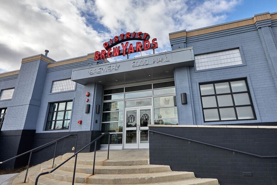 More Photos Of 700 N Milwaukee Ave, Wheeling Restaurant For Sale