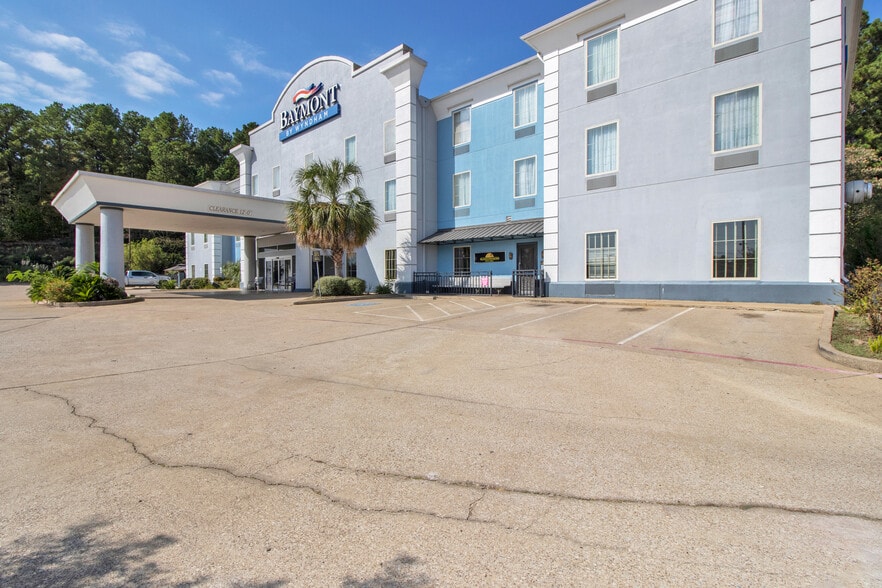 More Photos Of 410 Us Highway 79 S, Henderson Hotel For Lease