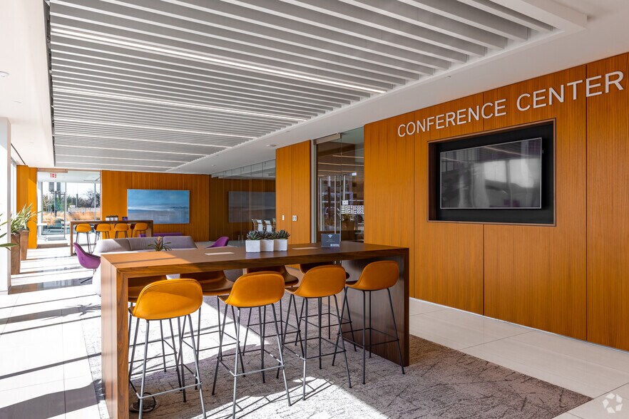 More Photos Of 6688 N Central Expy, Dallas Unknown For Lease