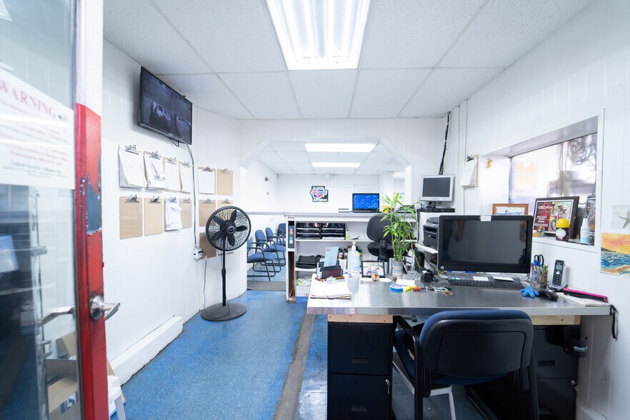 More Photos Of 8420 N Florida Ave, Tampa Auto Repair For Sale