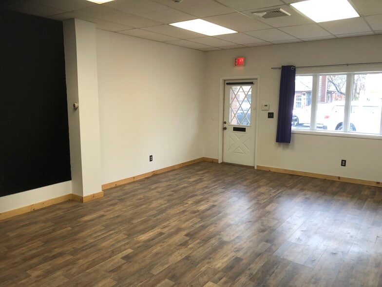 More Photos Of 321 Main St, Cornwall General Retail For Lease