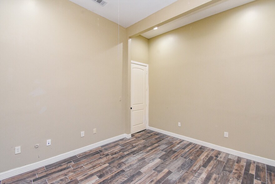 More Photos Of 9527 Ponderosa Ln, Houston Medical For Lease