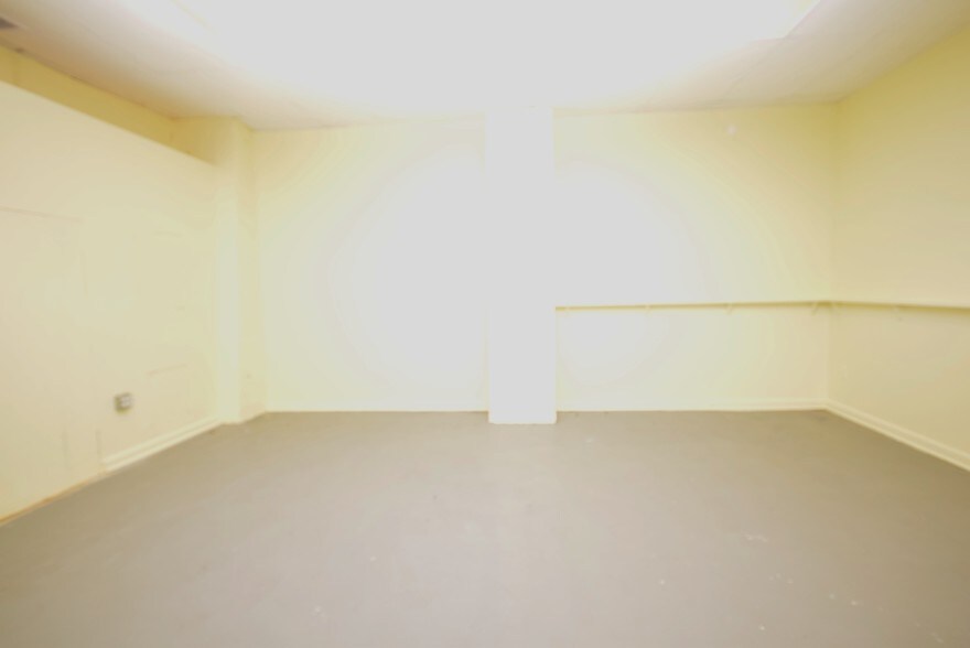 More Photos Of 108 W Jefferson St, Falls Church Warehouse For Lease